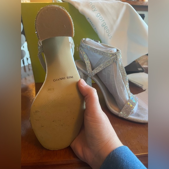 Gianni Bini Bridal Collection Embellished T-Strap Dress Sandals Size 8.5 - Picture 5 of 7